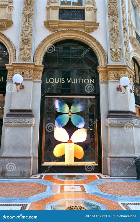 louis vuitton milano galleria orari|louis vuitton milano black friday.